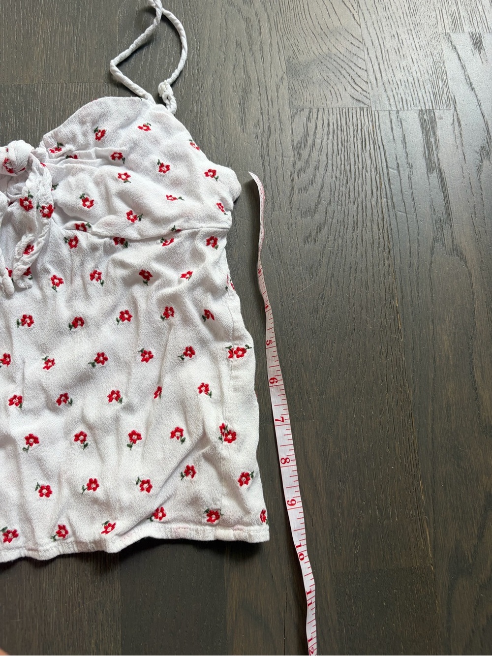 Brandy Melville John Galt white and red floral front tie tank top - Picture 6 of 6